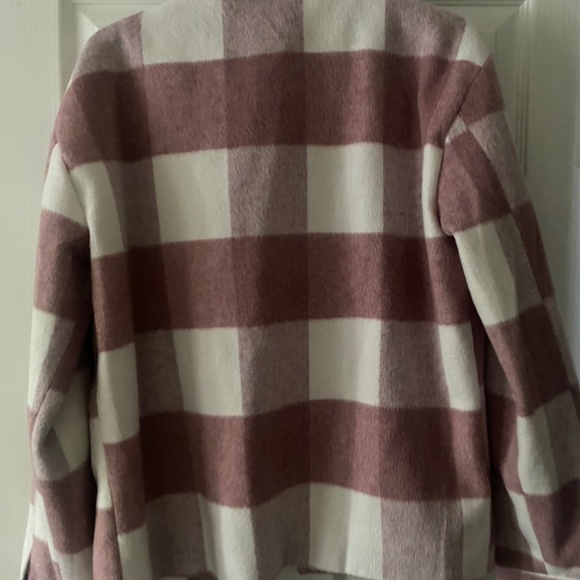 Pink and white shacket - Picture 2 of 3